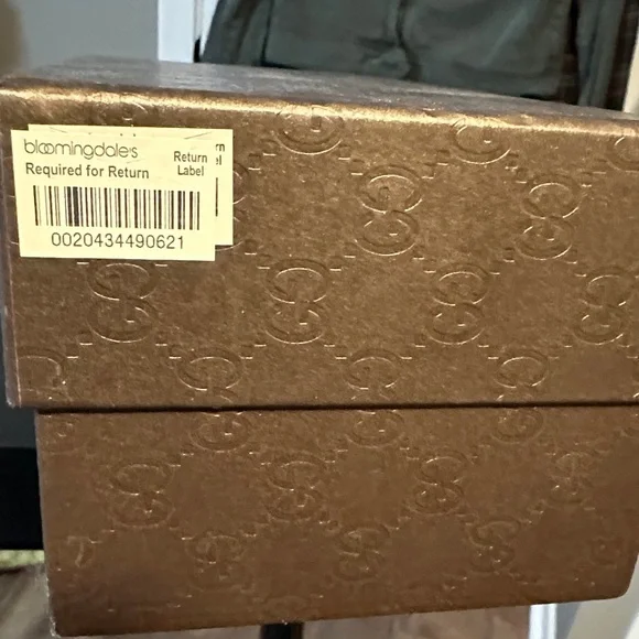 Gucci Women's Metallic Gold Sandals - Picture 9 of 10